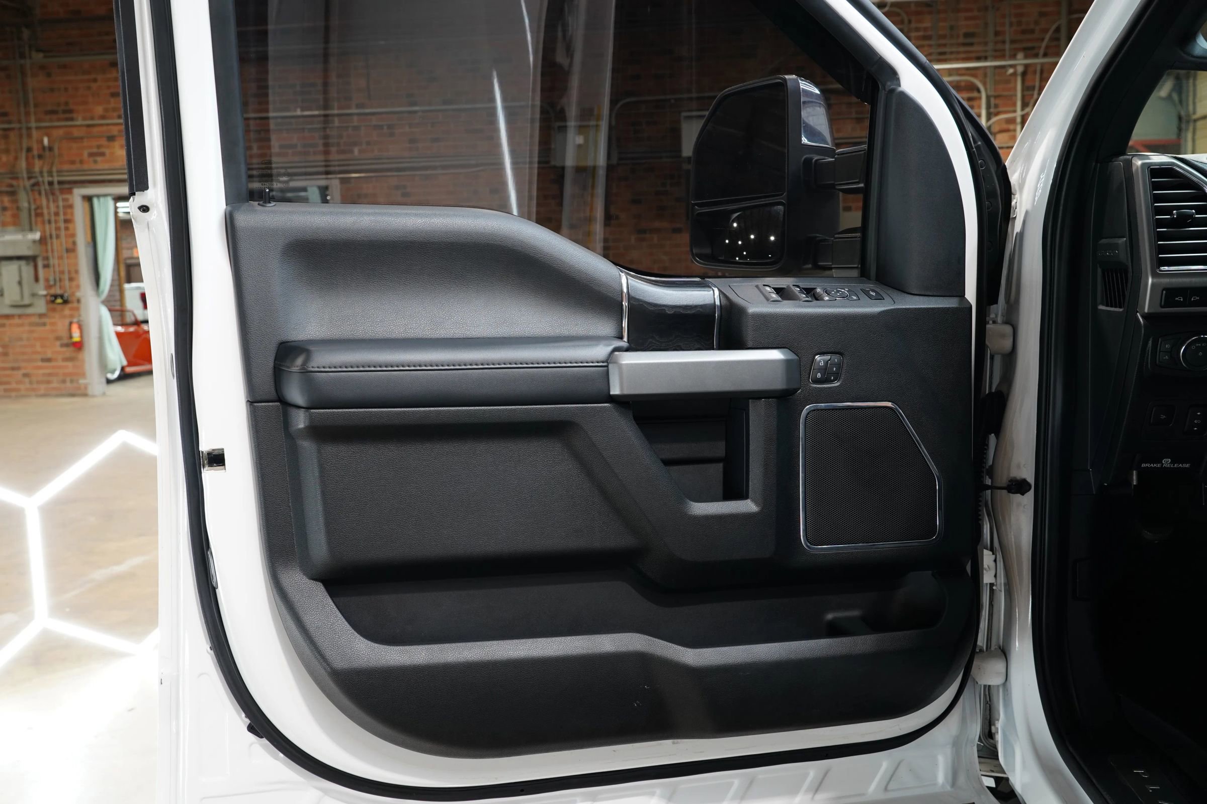 Used 2019 Ford F350 Platinum w/ Platinum Ultimate Package image 30