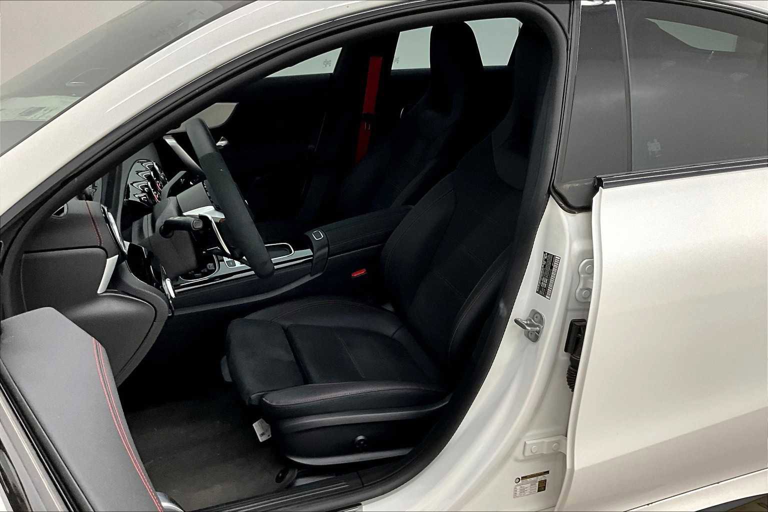 New 2025 Mercedes-Benz CLA 35 AMG 4MATIC image 9