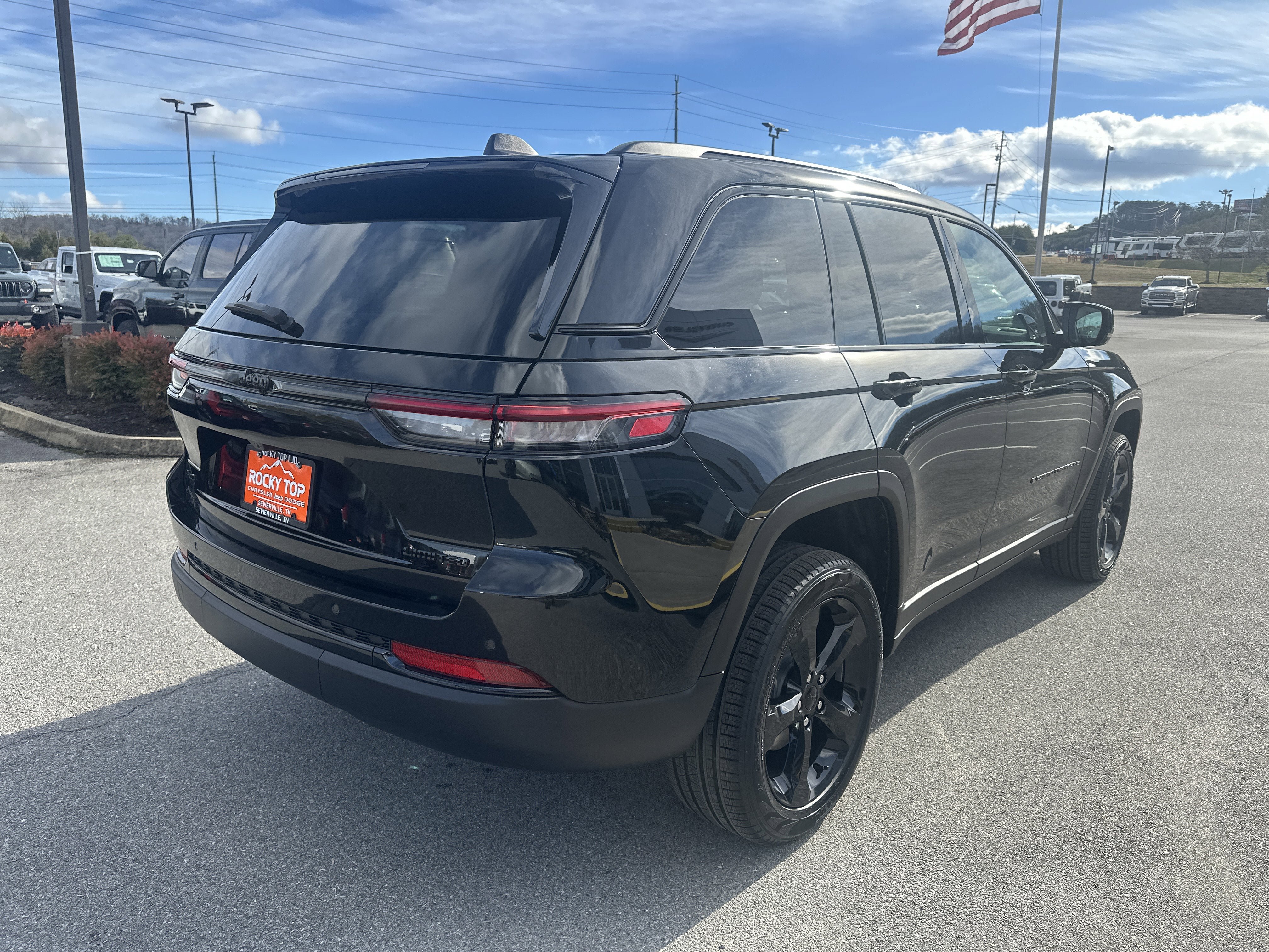 New 2025 Jeep Grand Cherokee Limited w/ Black Appearance Package AWD/4WD image 7