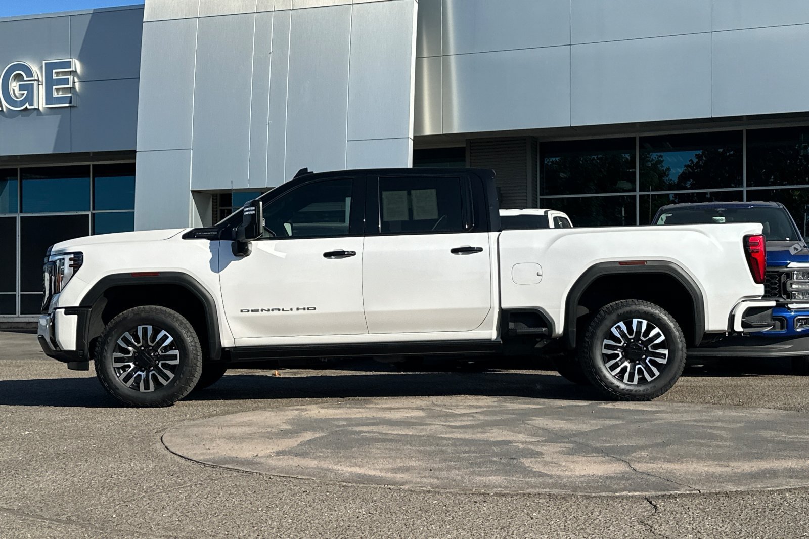 Used 2024 GMC Sierra 2500 Denali Ultimate AWD/4WD image 7