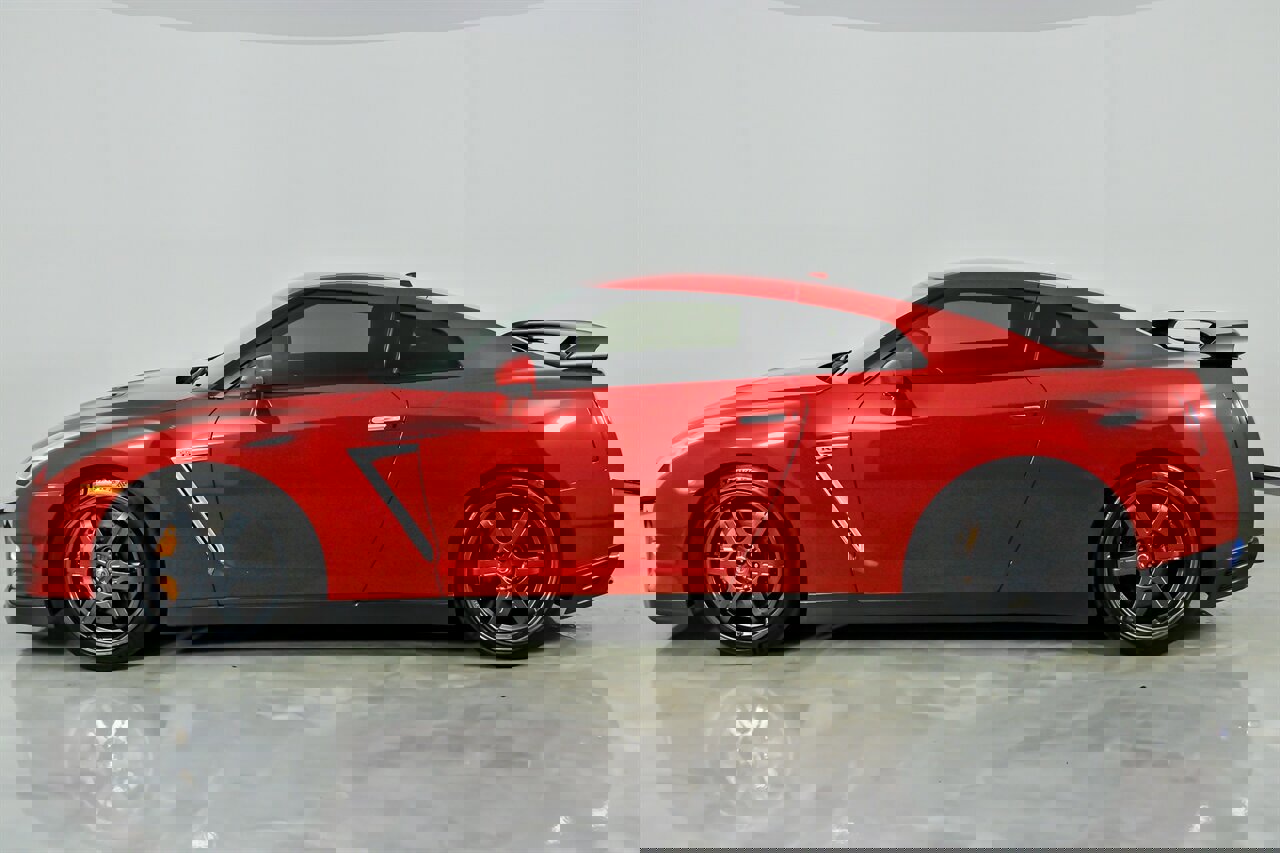 Used 2015 Nissan GT-R Black Edition image 8