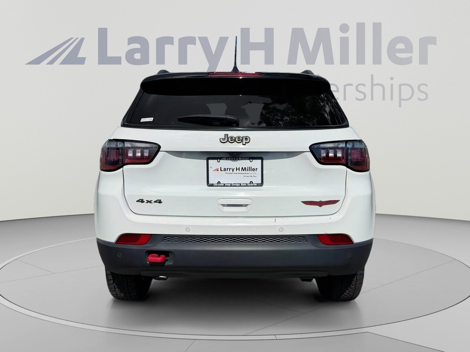 Used 2025 Jeep Compass Trailhawk AWD/4WD image 5