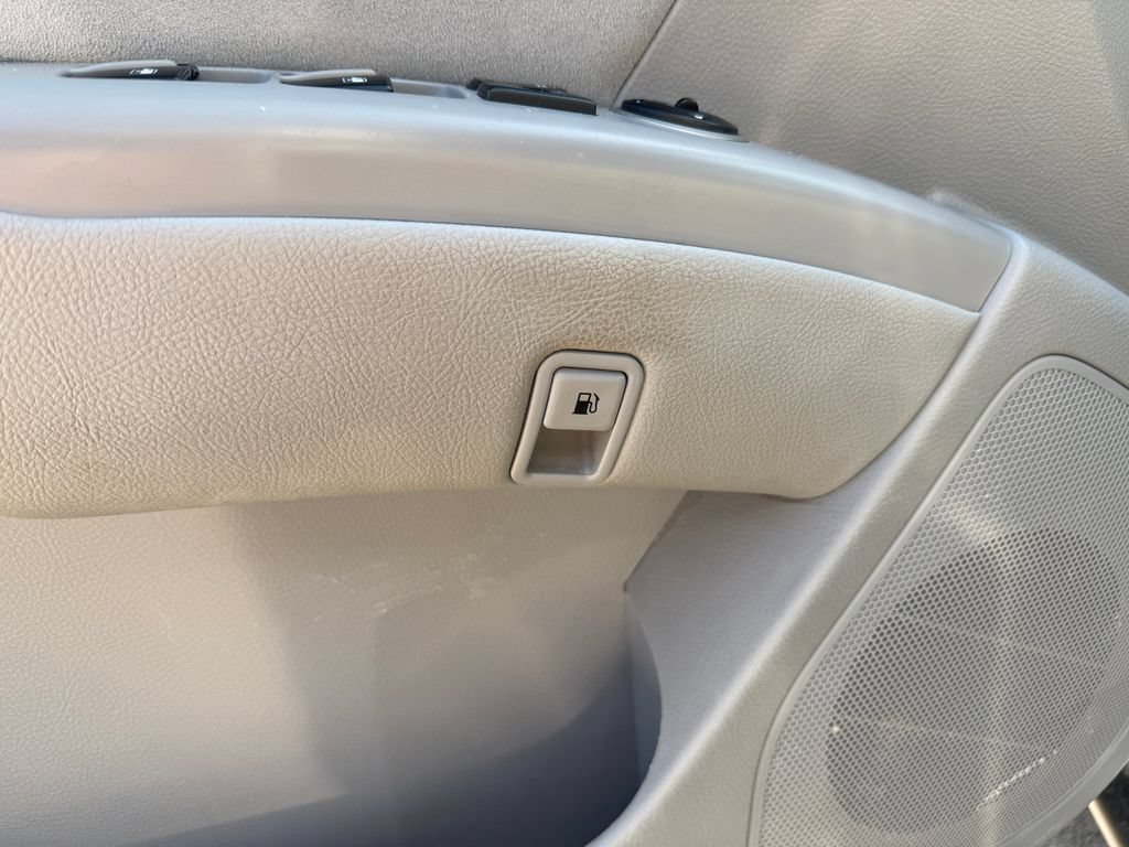 Used 2009 Hyundai Santa Fe GLS w/ Popular Equipment Pkg 2 FWD image 16