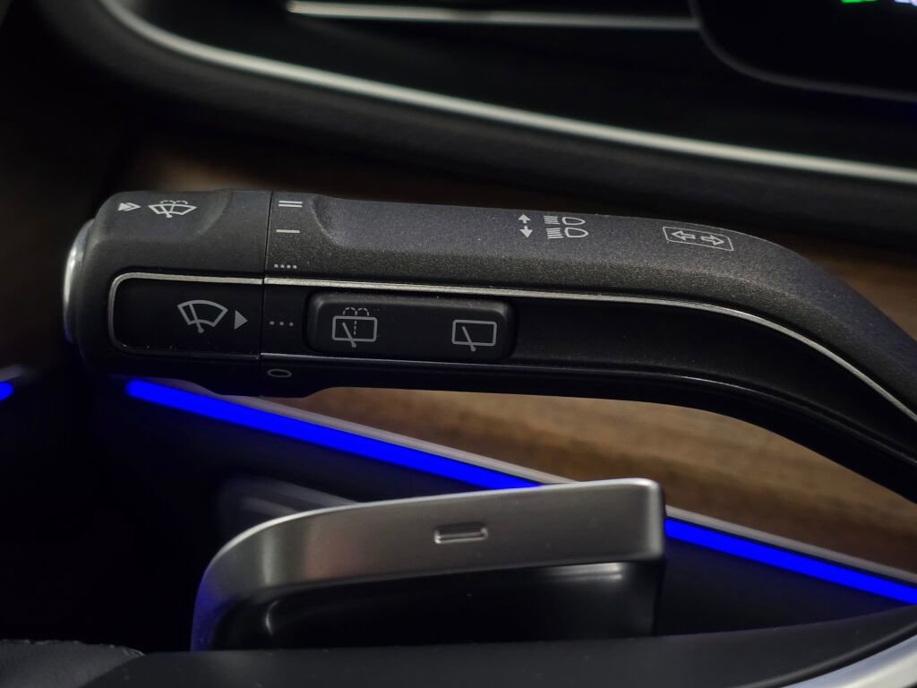 Used 2025 Mercedes-Benz GLE 350 4MATIC image 41