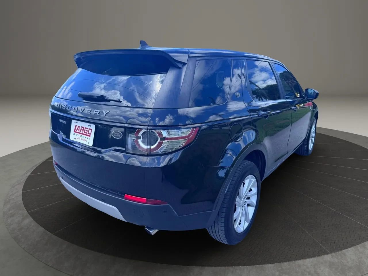 Used 2016 Land Rover Discovery Sport HSE AWD/4WD image 3