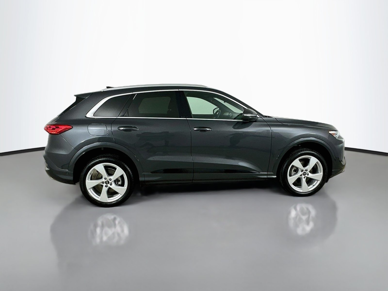 Certified 2025 Audi Q5 Premium w/ Premium Plus AWD/4WD image 4
