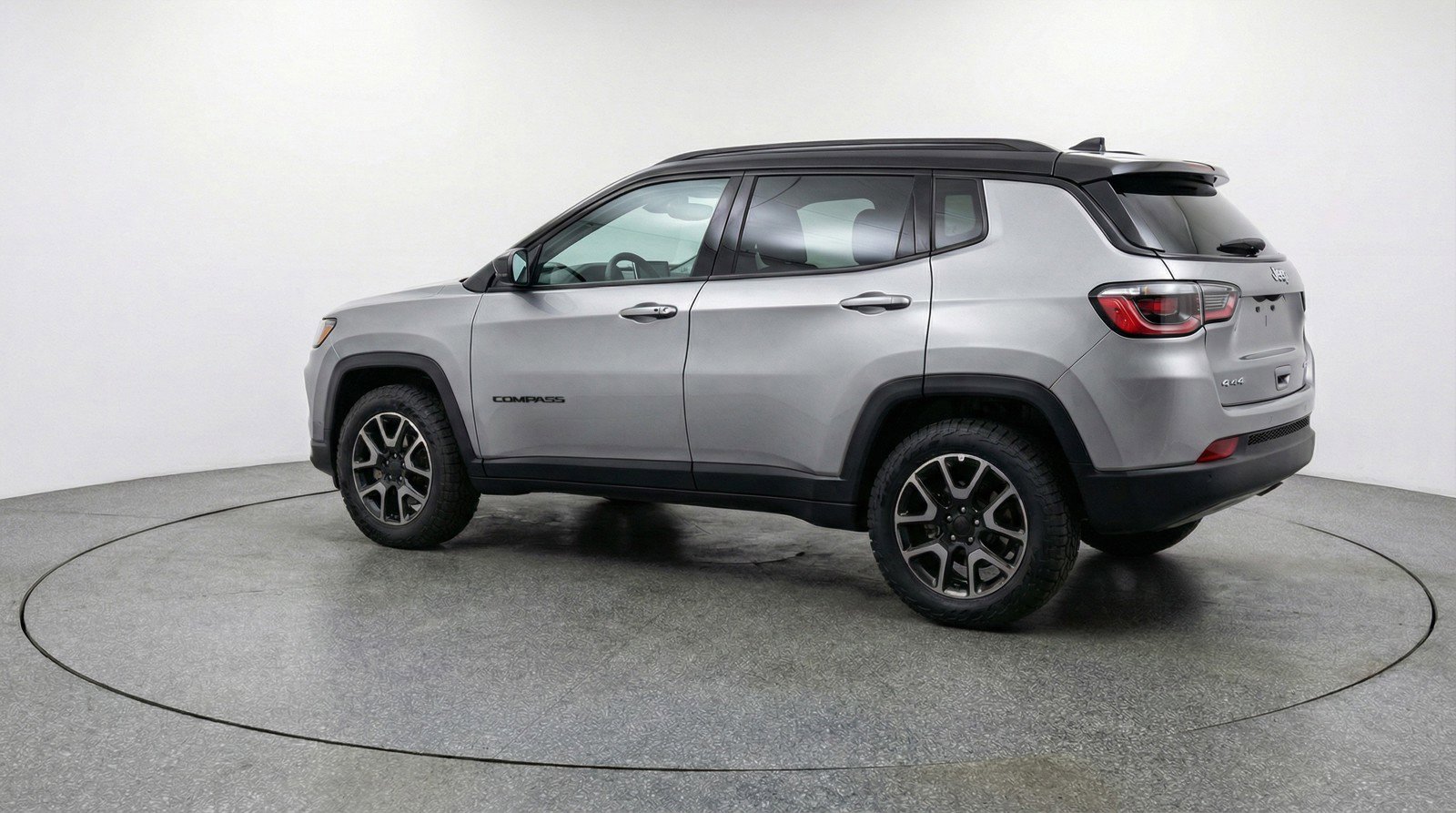 Used 2025 Jeep Compass Trailhawk image 6
