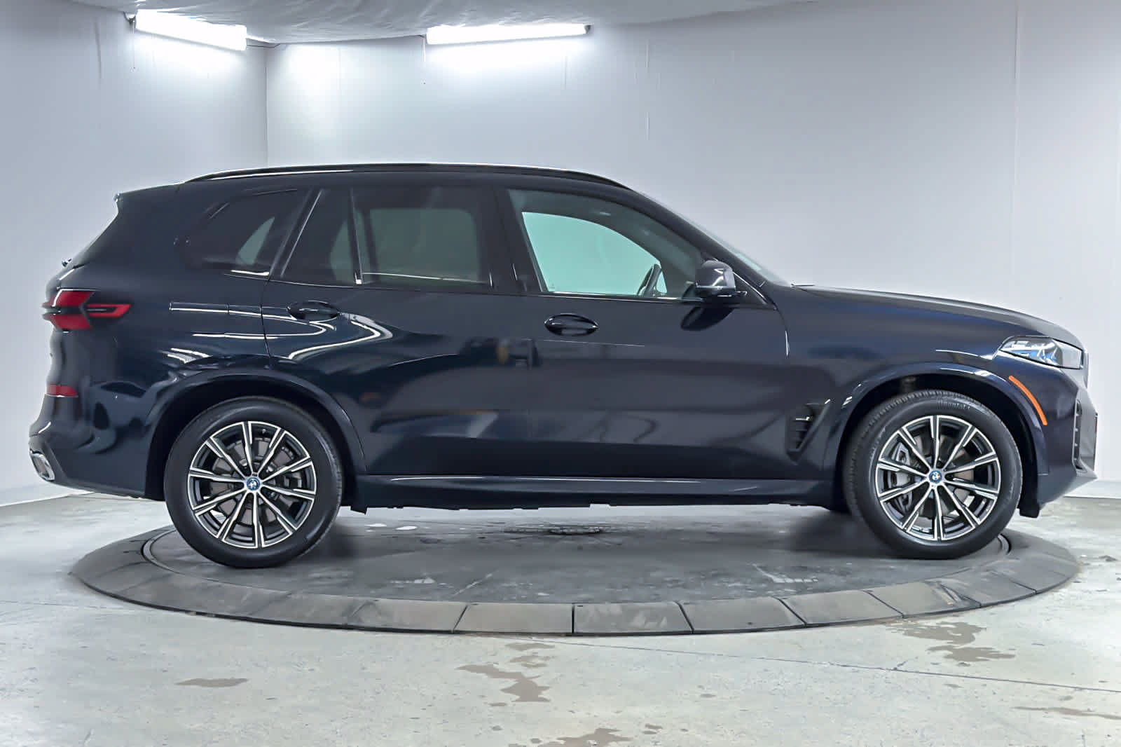 Used 2024 BMW X5 xDrive50e w/ M Sport Package AWD/4WD image 8