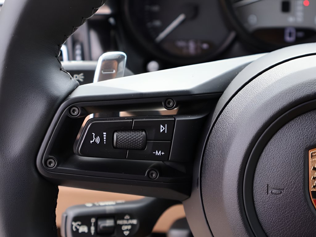 Certified 2024 Porsche Macan S AWD/4WD image 29