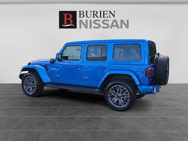 Used 2023 Jeep Wrangler Unlimited Sahara AWD/4WD image 3