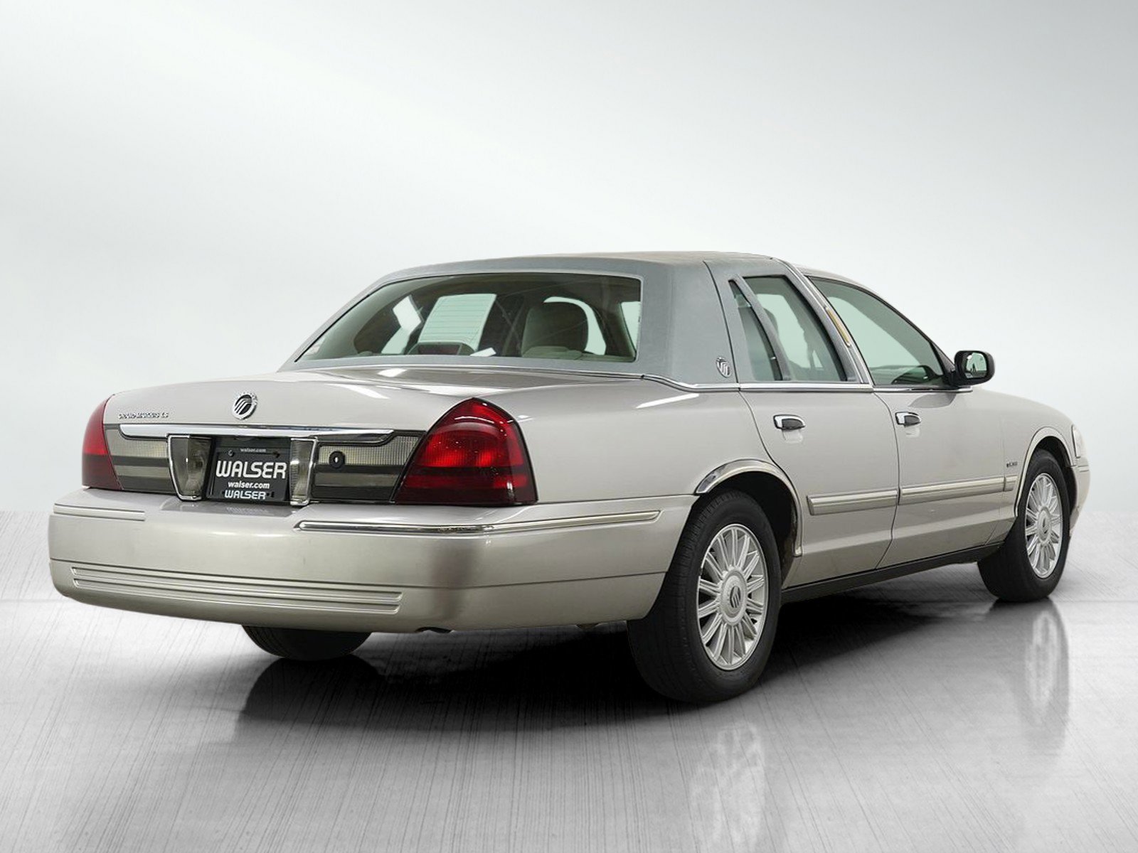 Used 2009 Mercury Grand Marquis LS RWD image 5