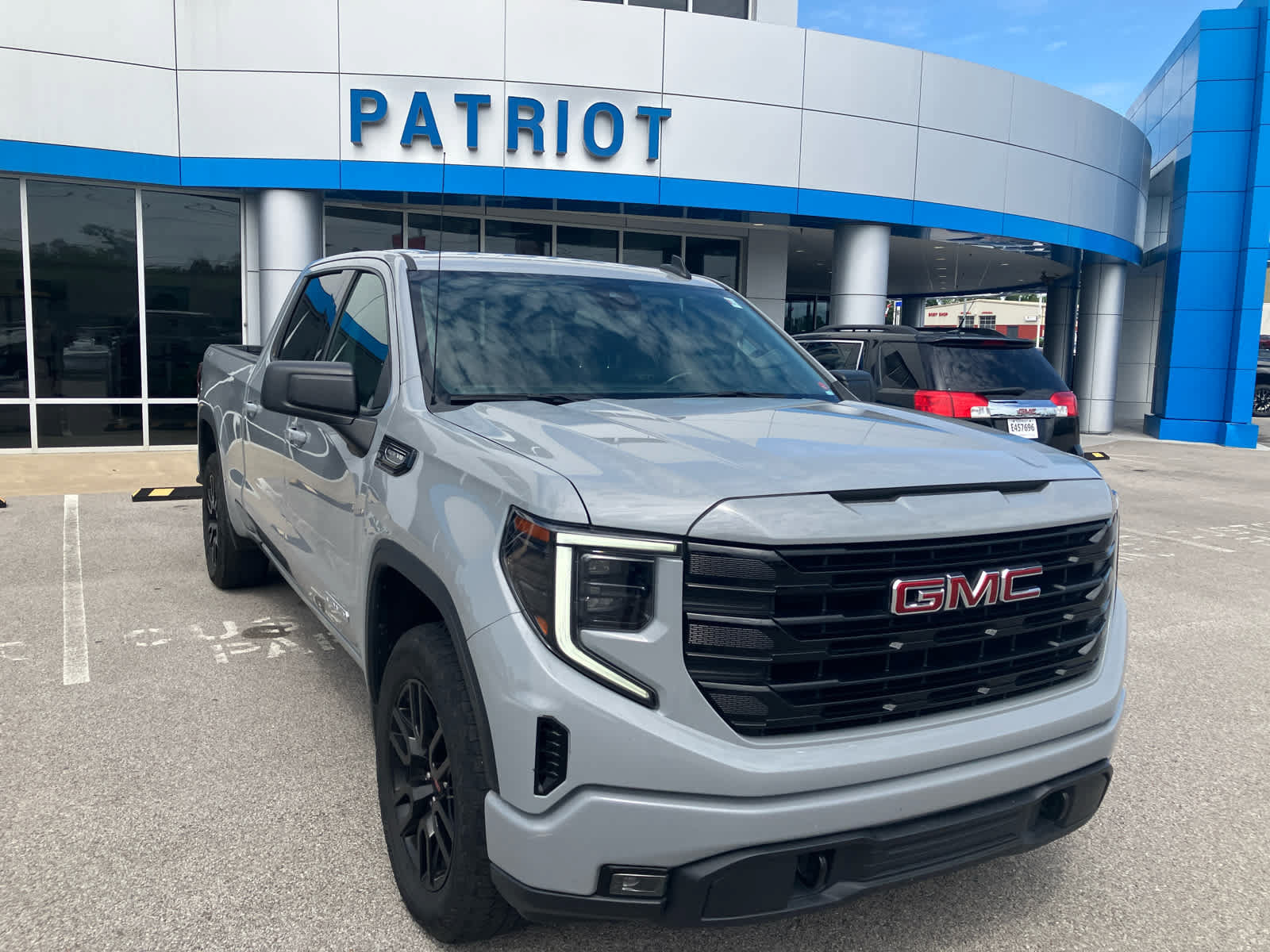 Used 2024 GMC Sierra 1500 Elevation w/ X31 Off-Road Package AWD/4WD image 1