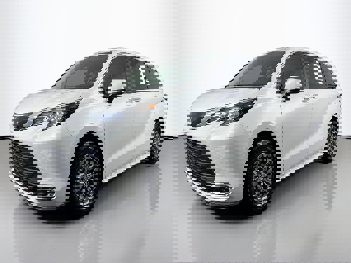Used 2024 Toyota Sienna XLE image 43