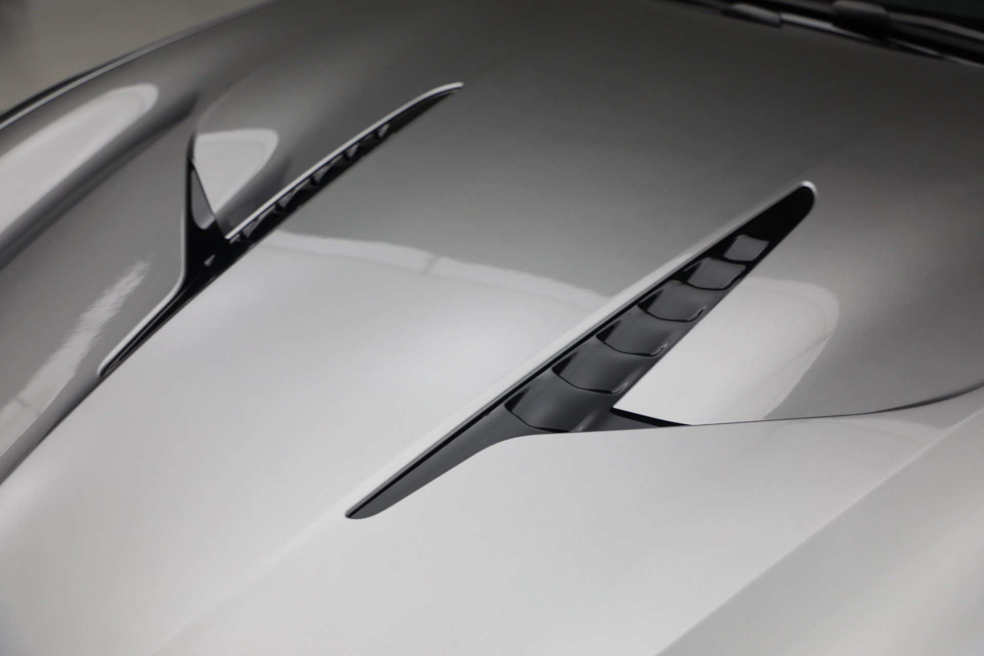 New 2026 Aston Martin Vanquish RWD image 33