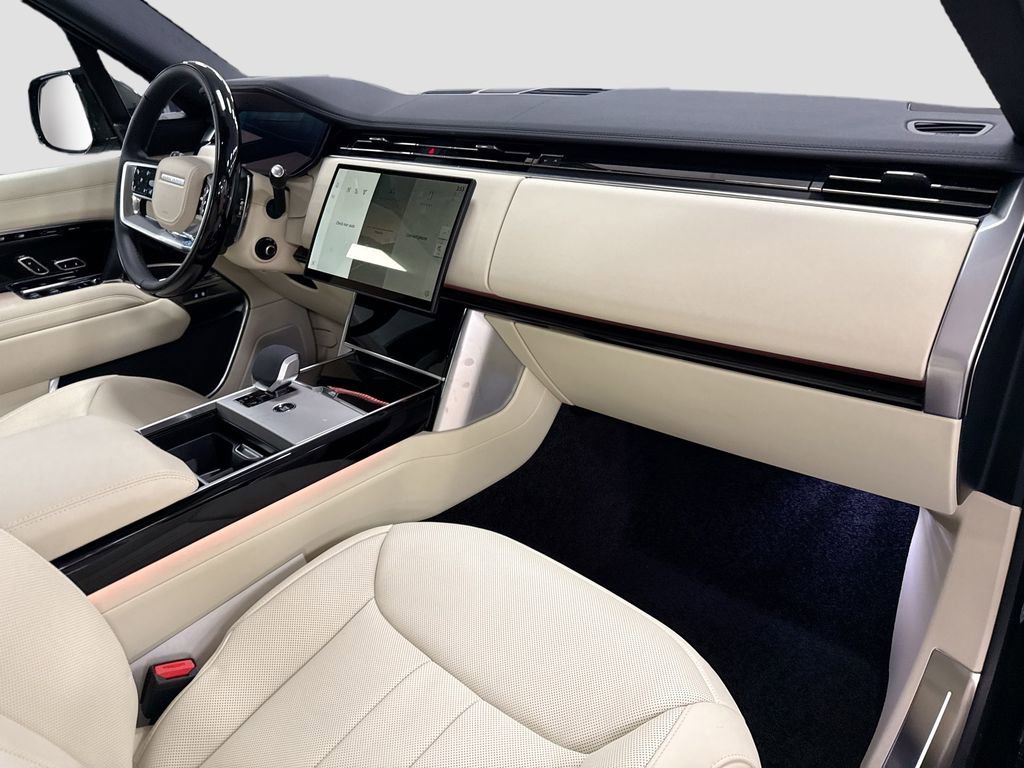 New 2026 Land Rover Range Rover SE image 16