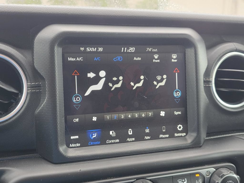 Used 2023 Jeep Wrangler Unlimited Sahara AWD/4WD image 17