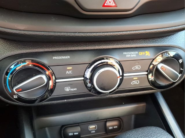 Used 2025 Kia Soul LX w/ LX Technology Package FWD image 20
