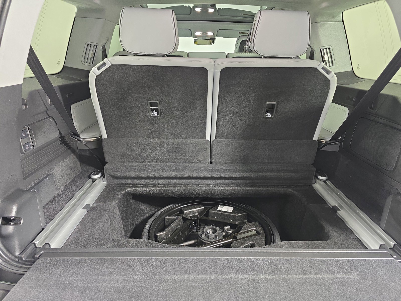 Used 2024 Rivian R1S Adventure AWD/4WD image 26