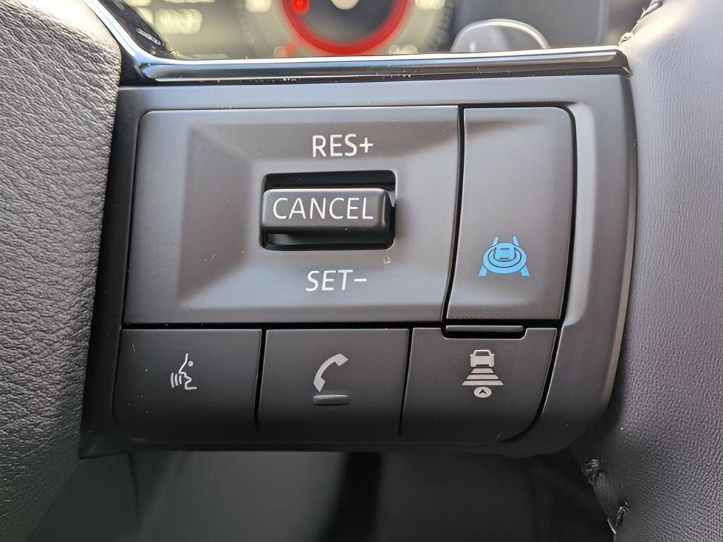 Used 2026 Nissan Pathfinder SL AWD/4WD image 14
