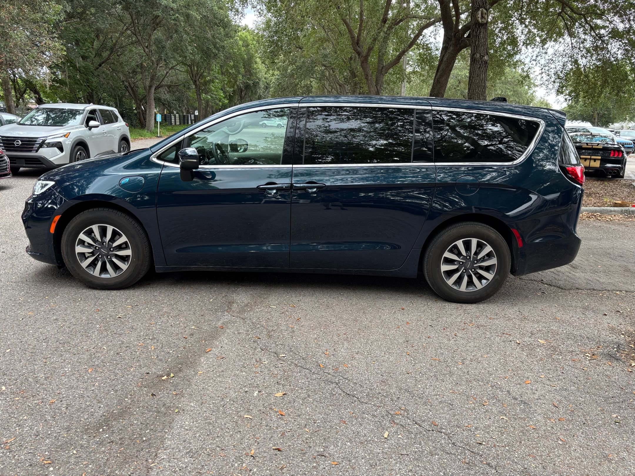 Used 2023 Chrysler Pacifica Touring-L FWD image 18