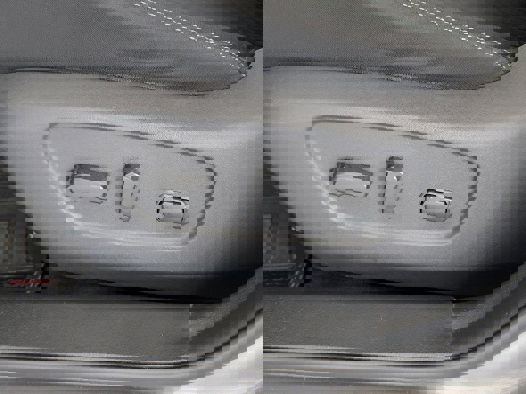 Used 2019 Nissan Rogue SV image 16