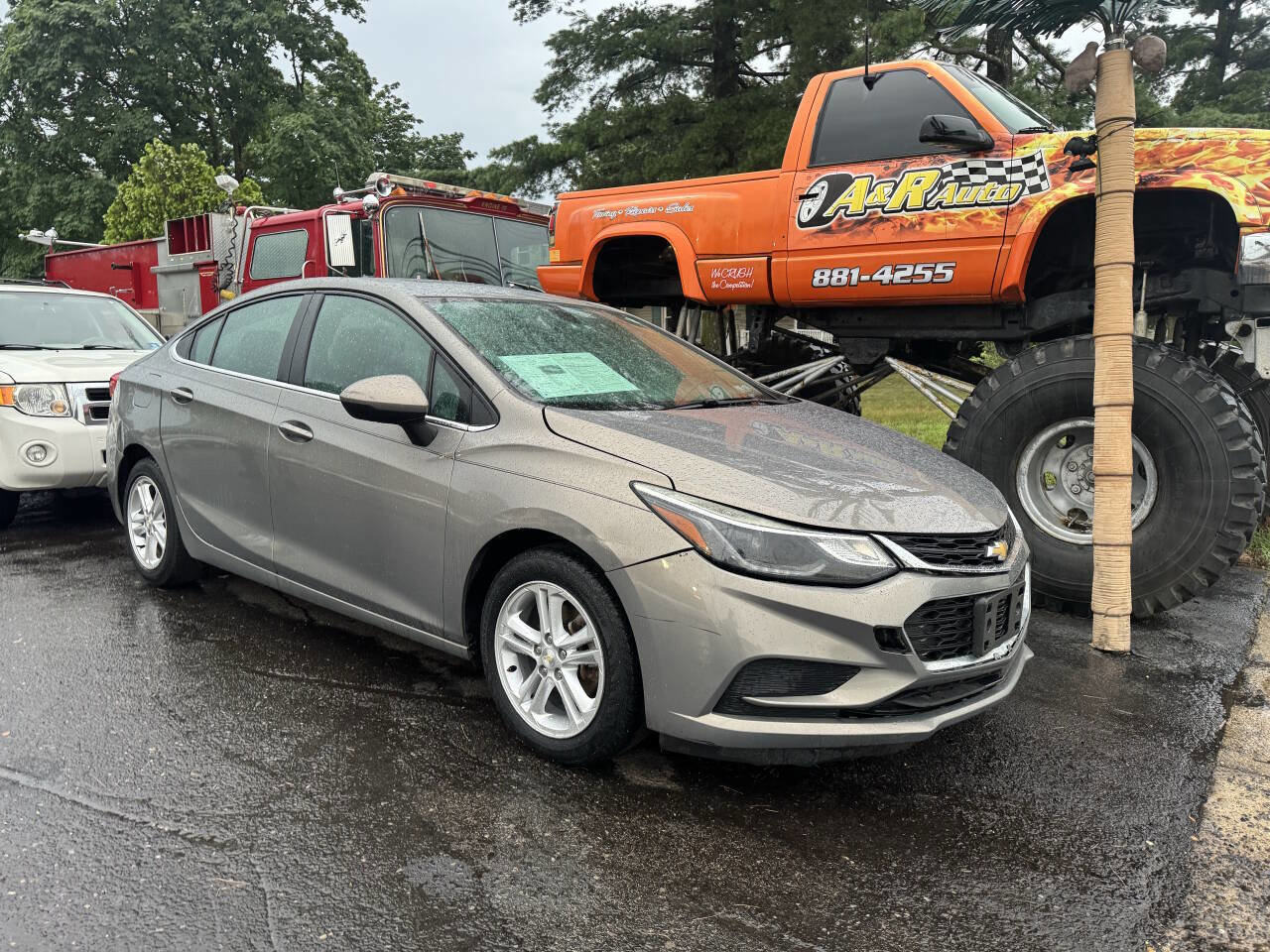Used 2017 Chevrolet Cruze LT w/ Sun And Sound Package image 2