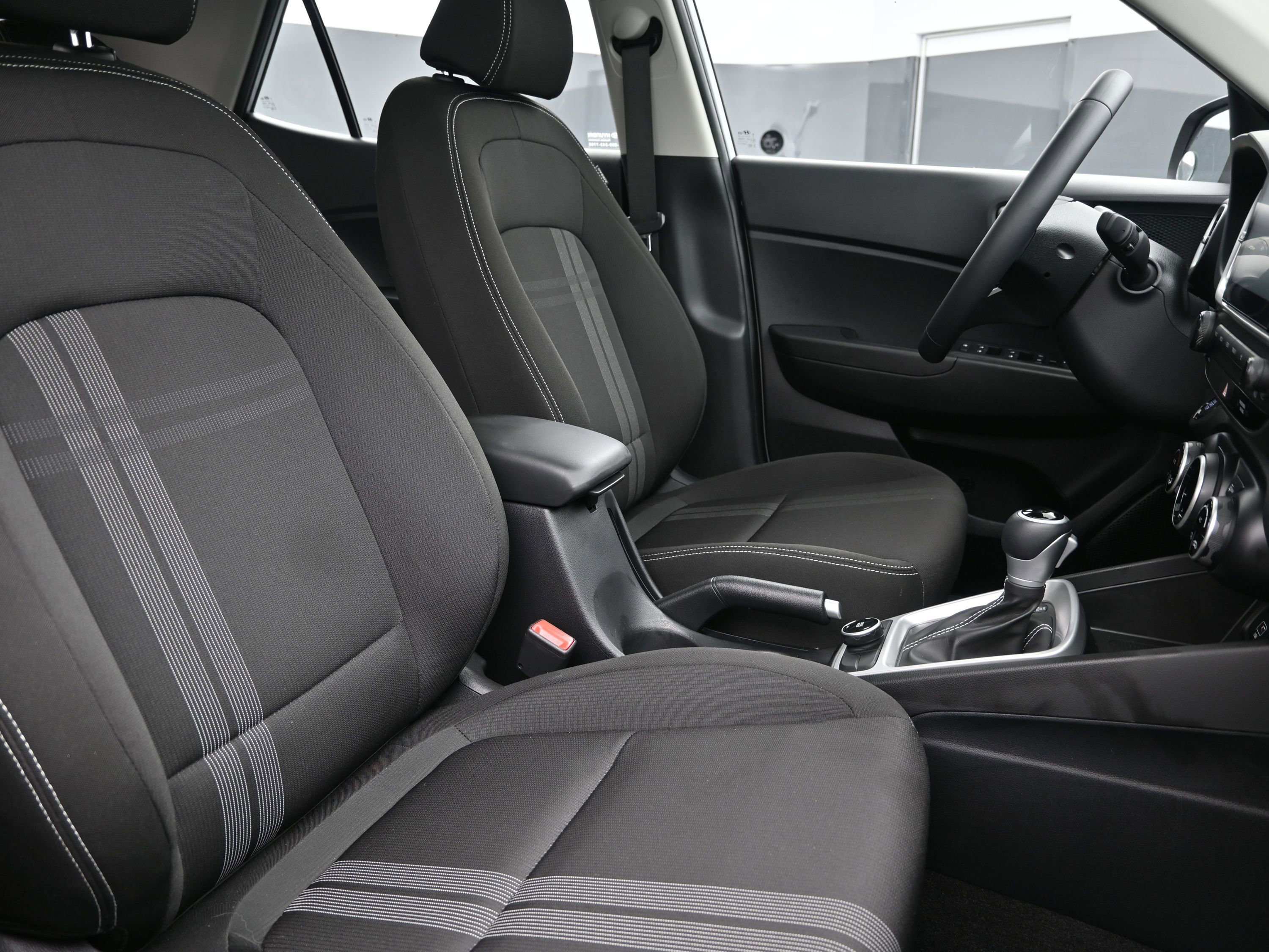 Used 2024 Hyundai Venue SEL image 28