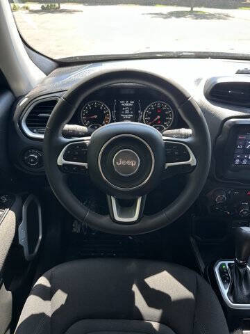 Used 2020 Jeep Renegade Latitude w/ Popular Equipment Group FWD image 14