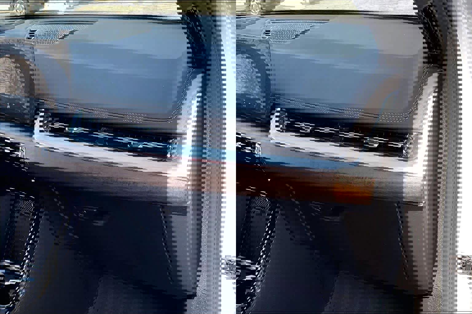 Used 2024 BMW X1 xDrive28i w/ Premium Package image 18