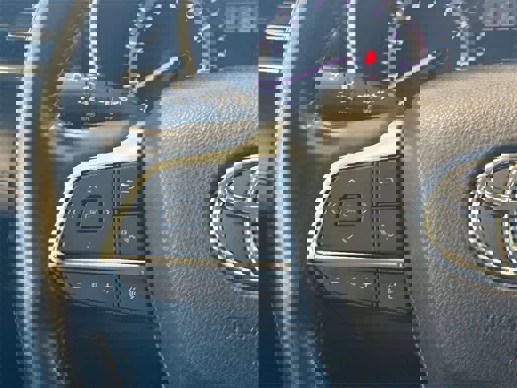 Used 2022 Toyota Highlander XLE image 26