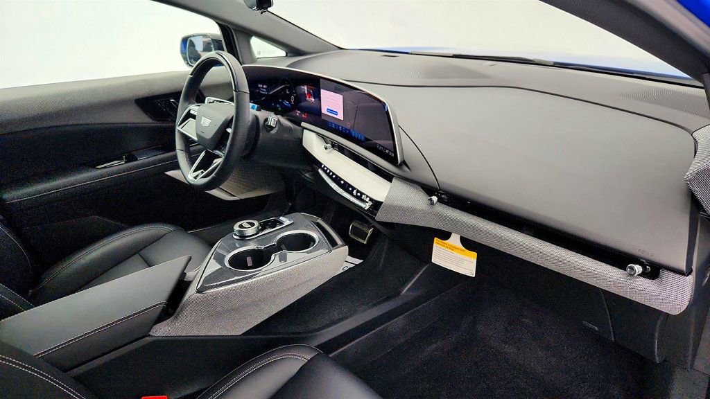 Used 2025 Cadillac Optiq Luxury 1 image 24
