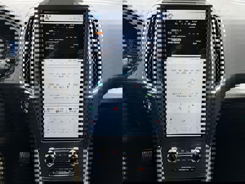 Used 2024 Ford Edge SEL image 20