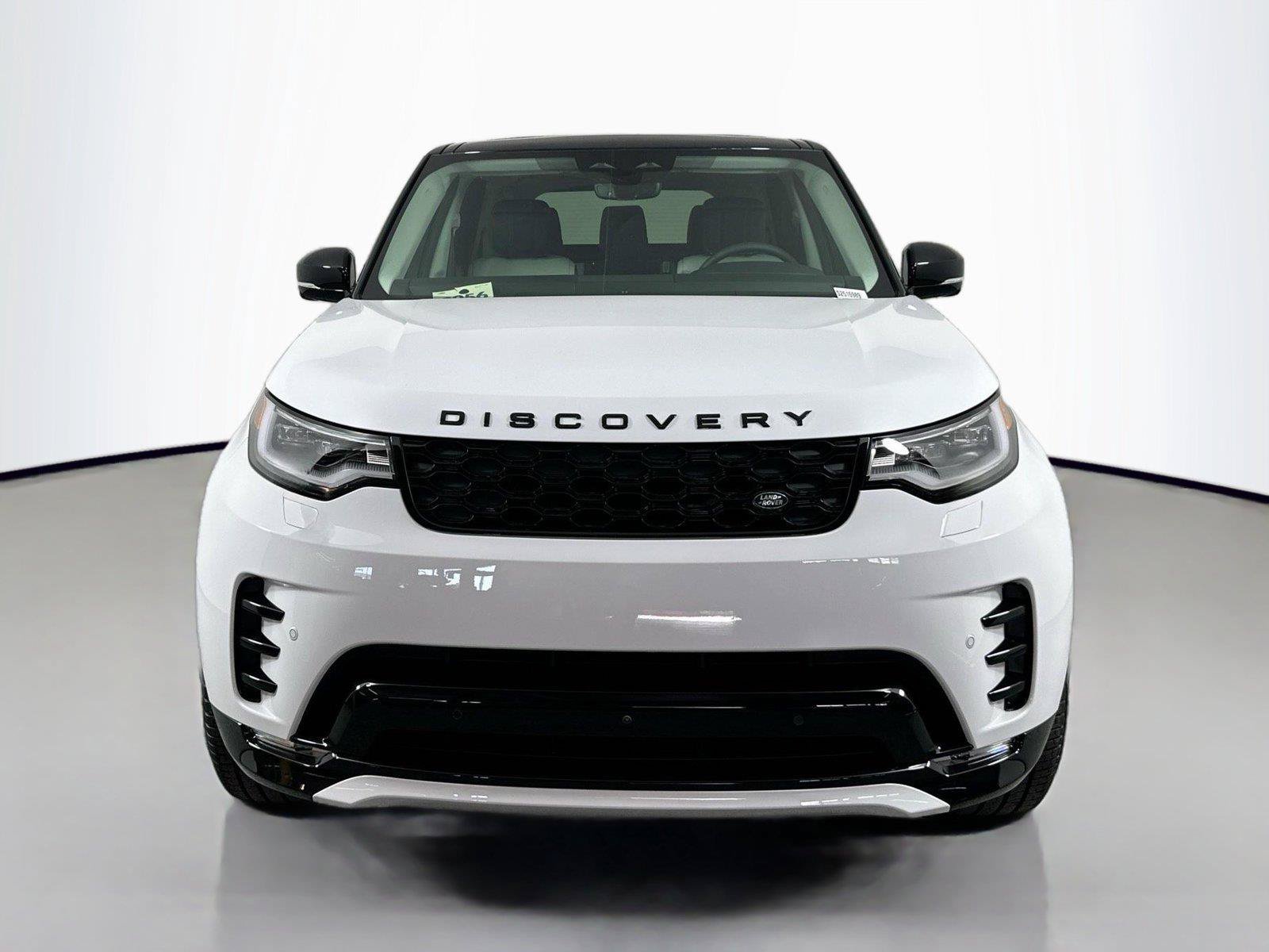 Used 2025 Land Rover Discovery Dynamic SE AWD/4WD image 2