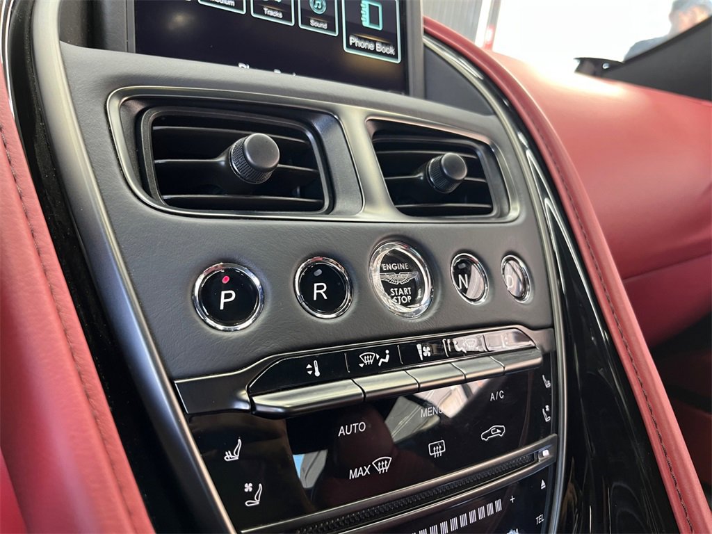 Used 2020 Aston Martin DB11 AMR image 17