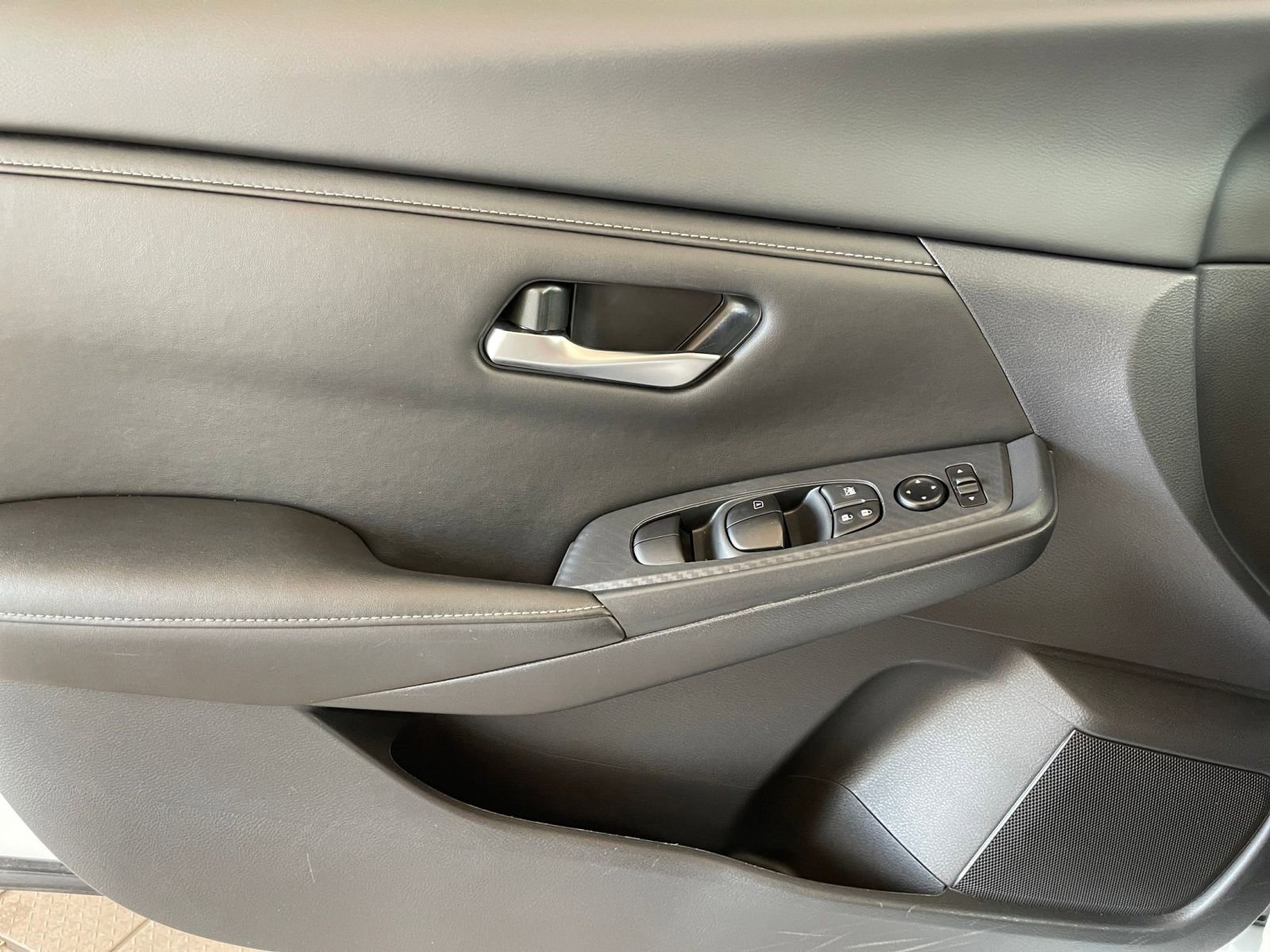 Used 2025 Nissan Sentra SV FWD image 18