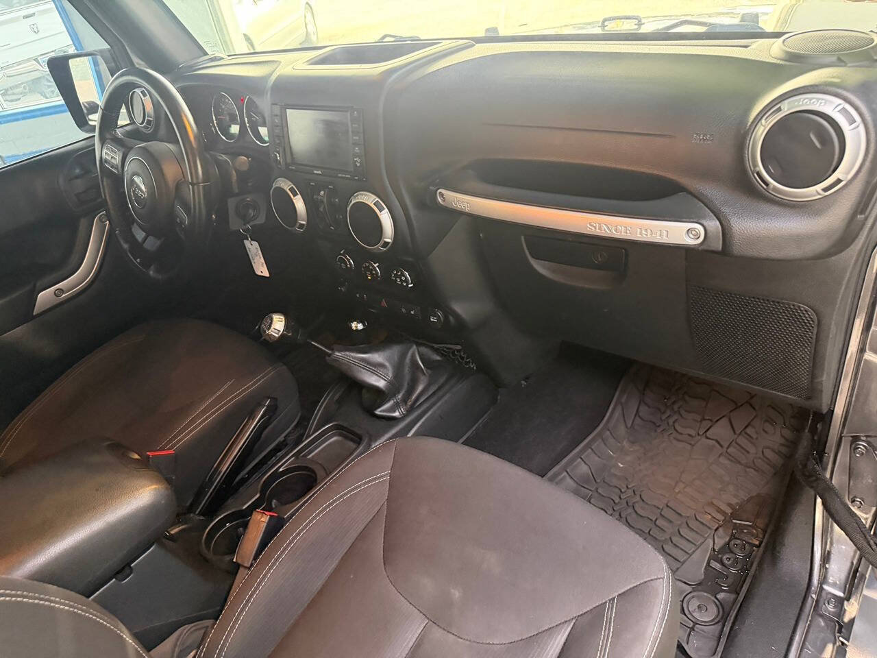 Used 2016 Jeep Wrangler Unlimited Sahara w/ Dual Top Group AWD/4WD image 20