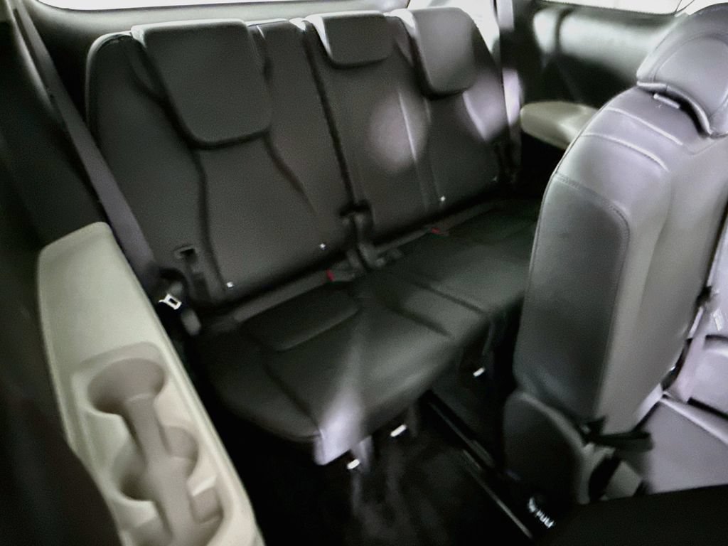 Certified 2024 Kia Carnival EX FWD image 32