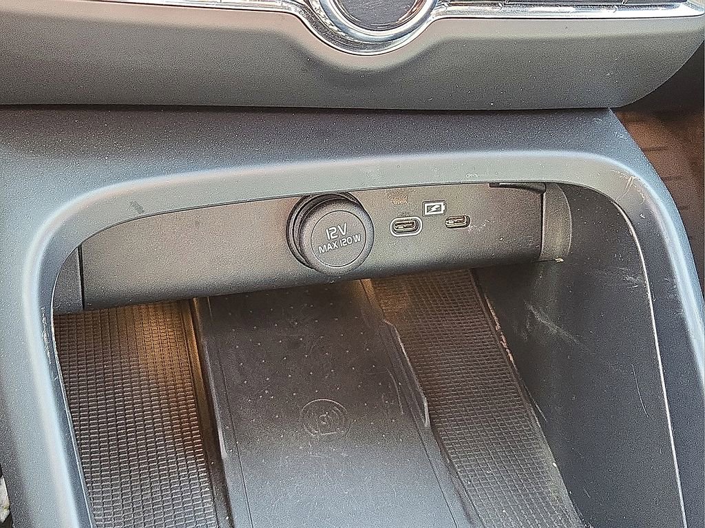 Used 2023 Volvo XC40 Recharge Plus w/ Protection Package Premier image 30