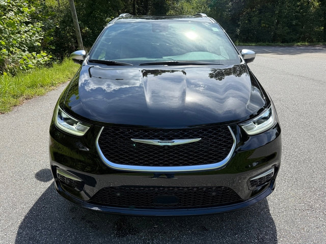 New 2026 Chrysler Pacifica Pinnacle w/ Trailer Tow Group image 4