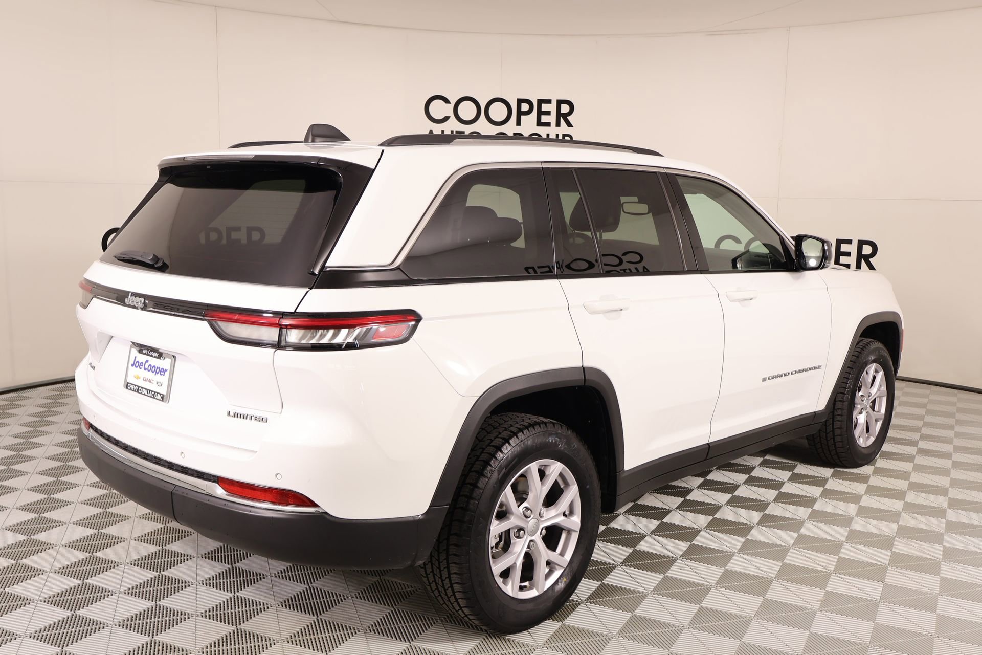 Used 2022 Jeep Grand Cherokee Limited AWD/4WD image 22