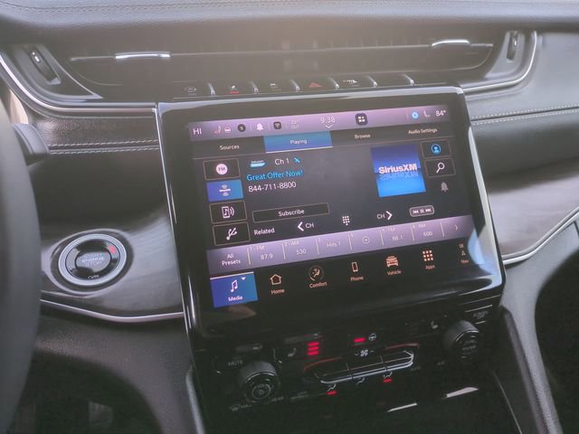 Used 2024 Jeep Grand Cherokee Limited image 35