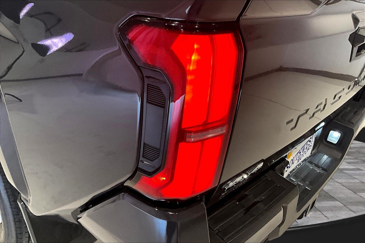 Used 2024 Toyota Tacoma SR5 AWD/4WD image 25