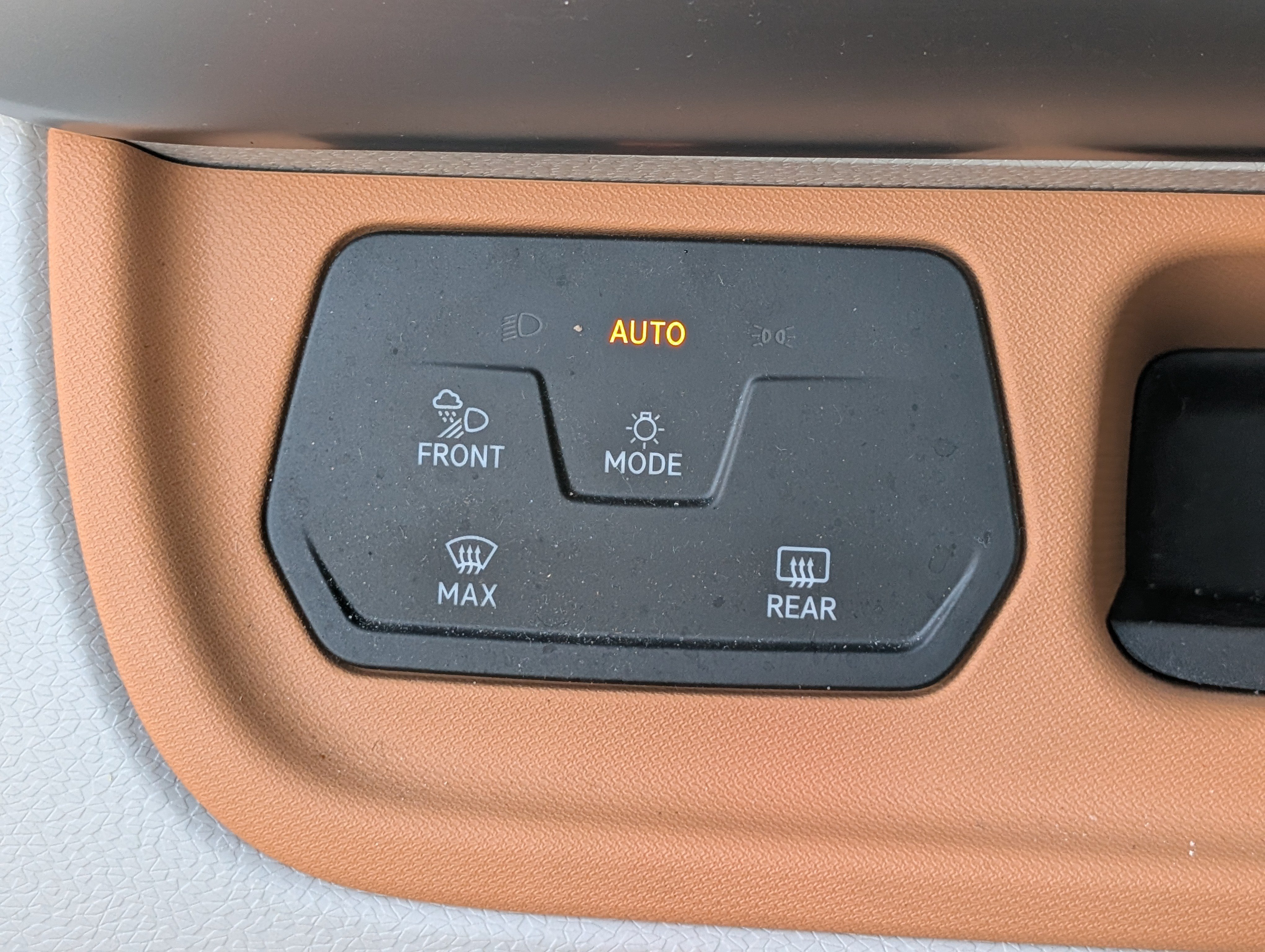 Used 2025 Volkswagen ID. Buzz Pro S Plus RWD image 23