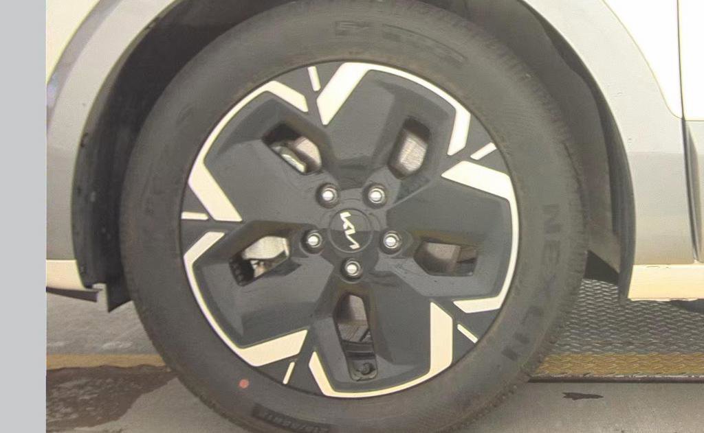 Certified 2023 Kia Niro Wave w/ Wave Preserve Package FWD image 7