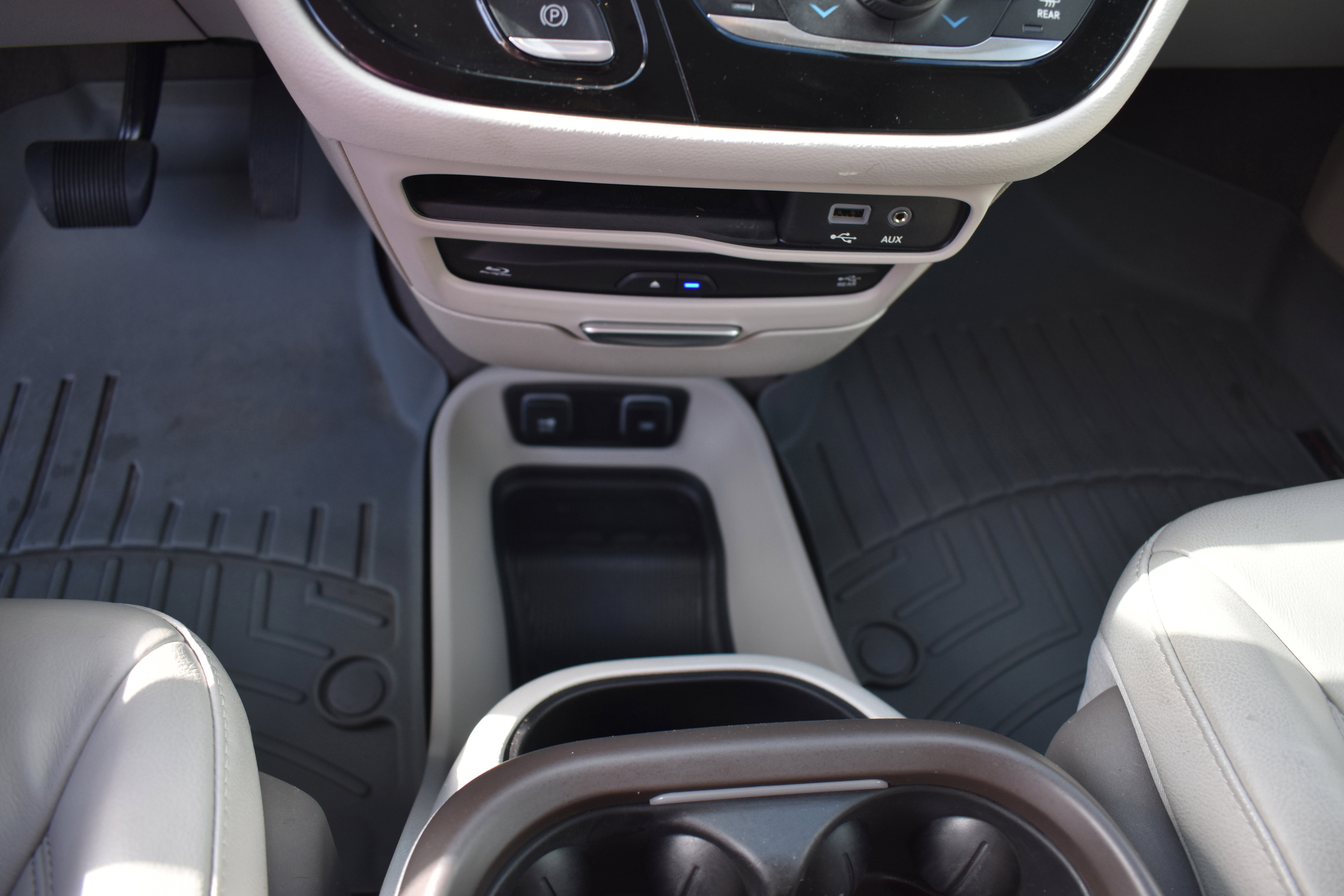 Used 2020 Chrysler Pacifica Touring-L Plus w/ Tire & Wheel Group image 23