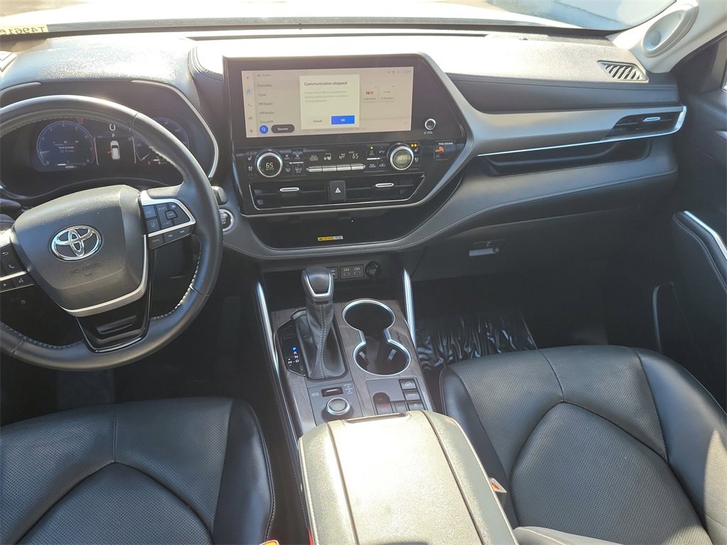 Used 2023 Toyota Highlander Limited image 16