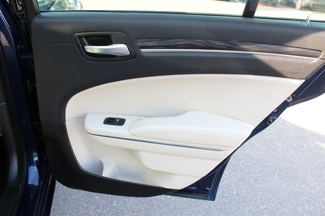 Used 2017 Chrysler 300 Limited AWD/4WD image 38