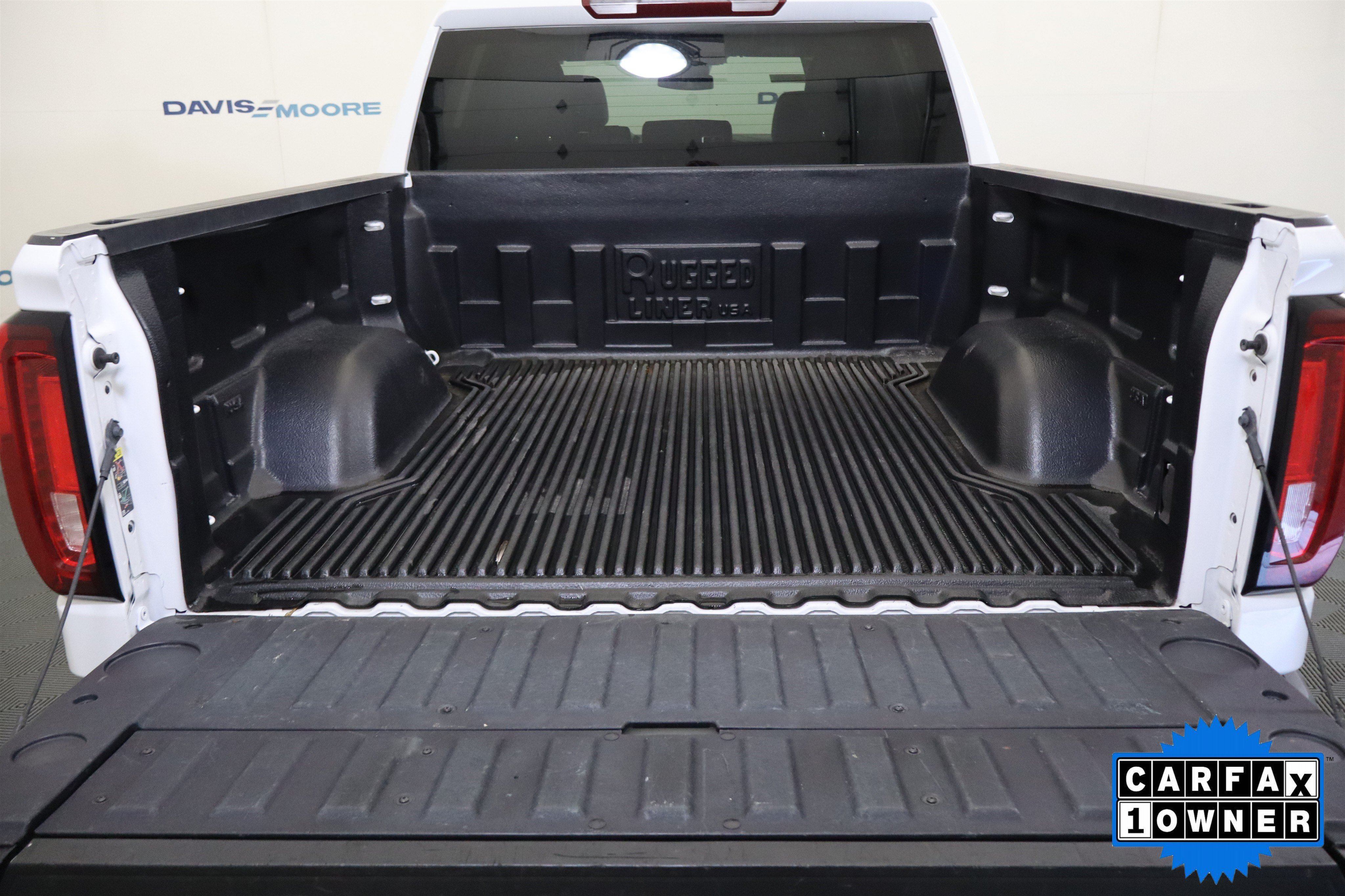 Used 2025 GMC Sierra 1500 SLT AWD/4WD image 9