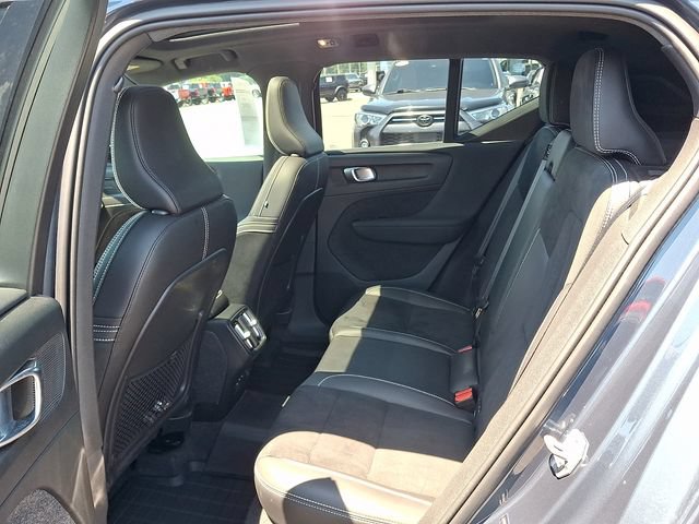 Used 2022 Volvo XC40 T5 R-Design AWD/4WD image 8