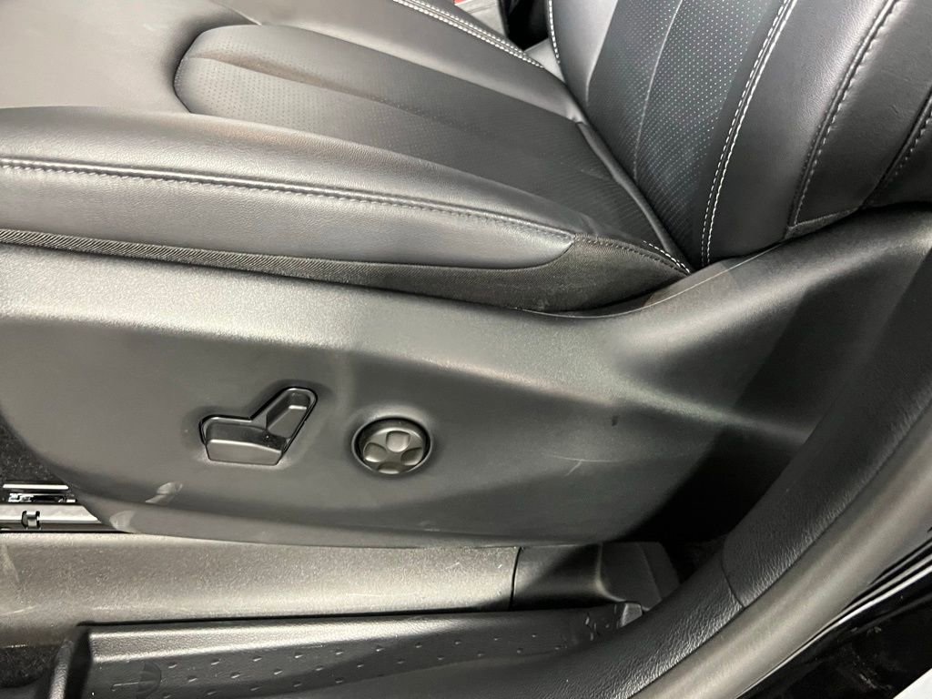 Used 2025 Chrysler Pacifica Select image 26